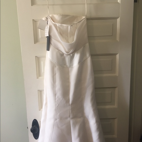 NEW Vera Wang mermaid wedding gown - Picture 4 of 6